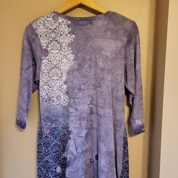 Glima. Tunic with 3/4 sleeve and split v neck. Purple / magenta. Med. - Picture 2 of 8